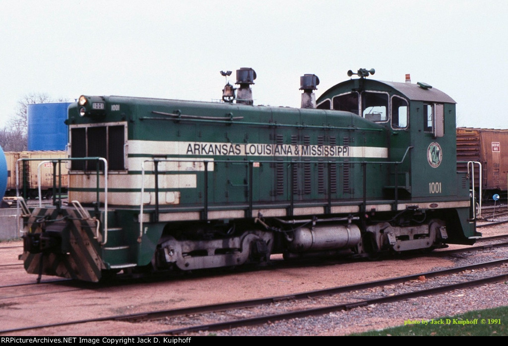 ALM 1001, NW-2, ex-Ark LA MO 10, sold to Domtar Corp, Port Edwards, Wisc. 4-20-1999